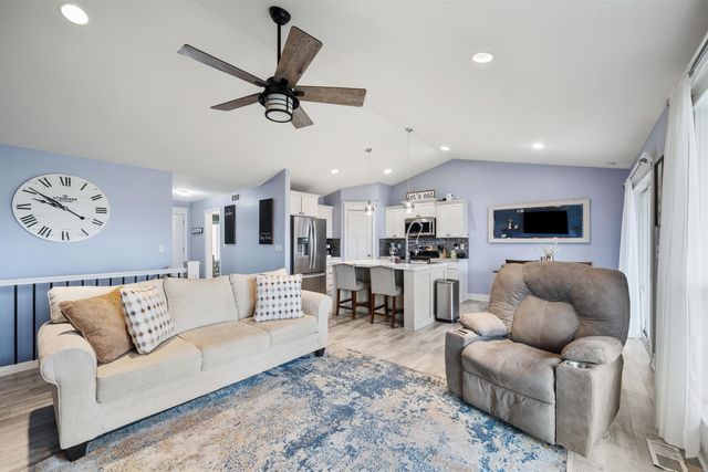 1902 E Highridge St, Park City, KS 67219