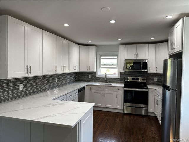 56 Marwood Road N 2nd Fl, Port Washington, NY 11050