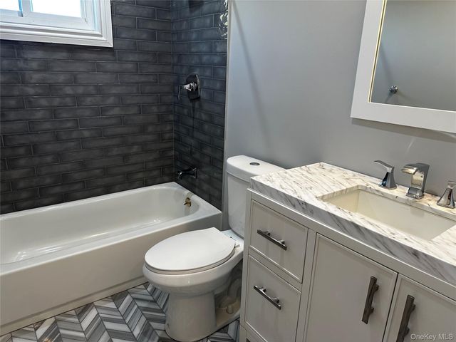 56 Marwood Road N 2nd Fl, Port Washington, NY 11050