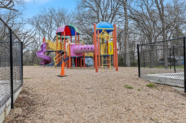 88 Live Oak Street, Alvarado, TX 76009