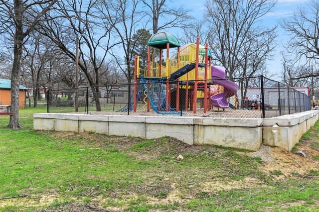 88 Live Oak Street, Alvarado, TX 76009