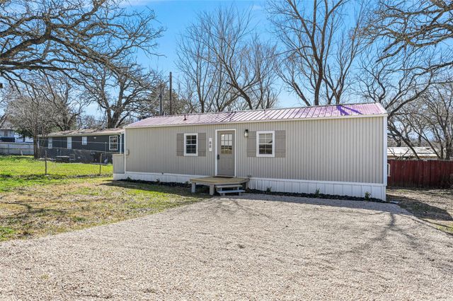 88 Live Oak Street, Alvarado, TX 76009