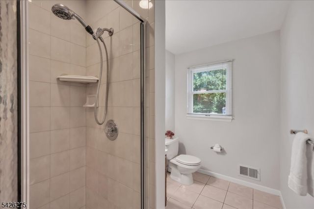 25 Solomon Dr, Bridgewater Twp., NJ 08807