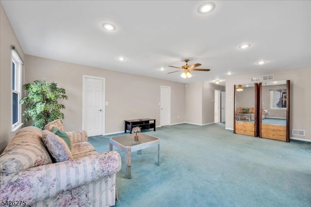 25 Solomon Dr, Bridgewater Twp., NJ 08807