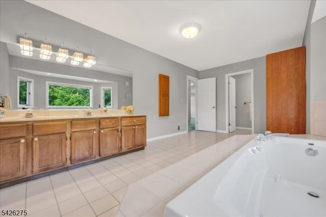 25 Solomon Dr, Bridgewater Twp., NJ 08807