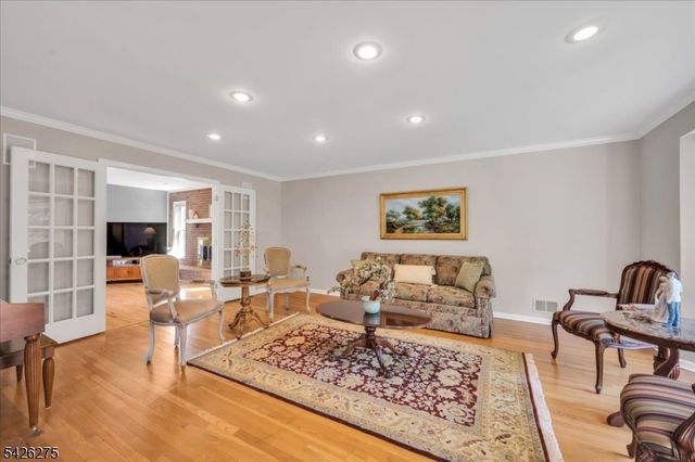 25 Solomon Dr, Bridgewater Twp., NJ 08807