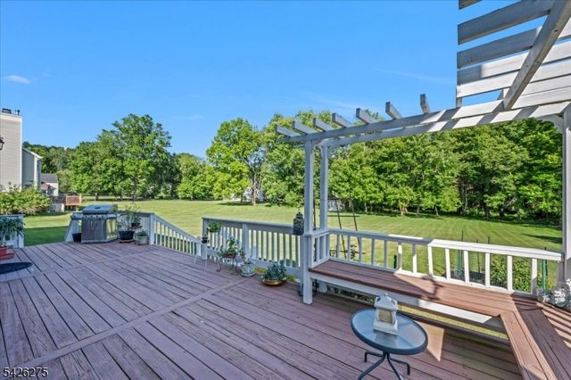 25 Solomon Dr, Bridgewater Twp., NJ 08807