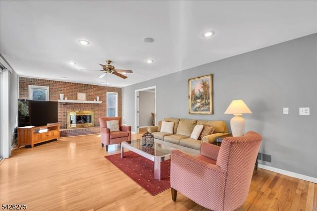25 Solomon Dr, Bridgewater Twp., NJ 08807