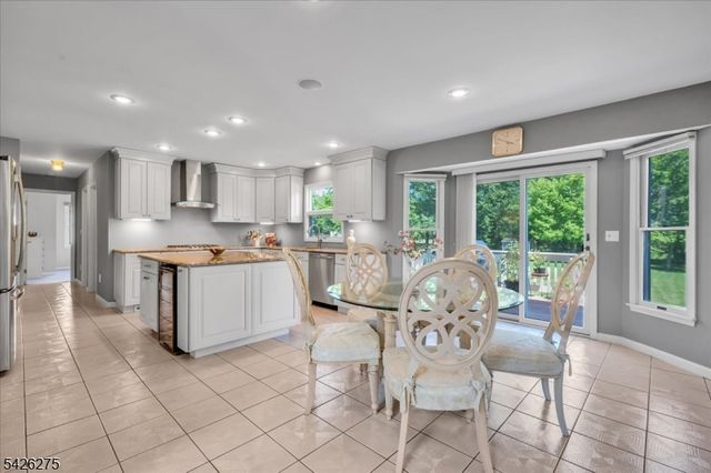 25 Solomon Dr, Bridgewater Twp., NJ 08807