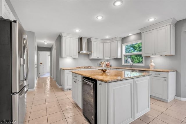 25 Solomon Dr, Bridgewater Twp., NJ 08807