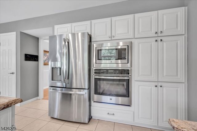 25 Solomon Dr, Bridgewater Twp., NJ 08807