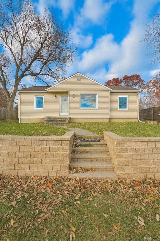 7276 Andersonville Road, Independence Charter Township, MI 48346