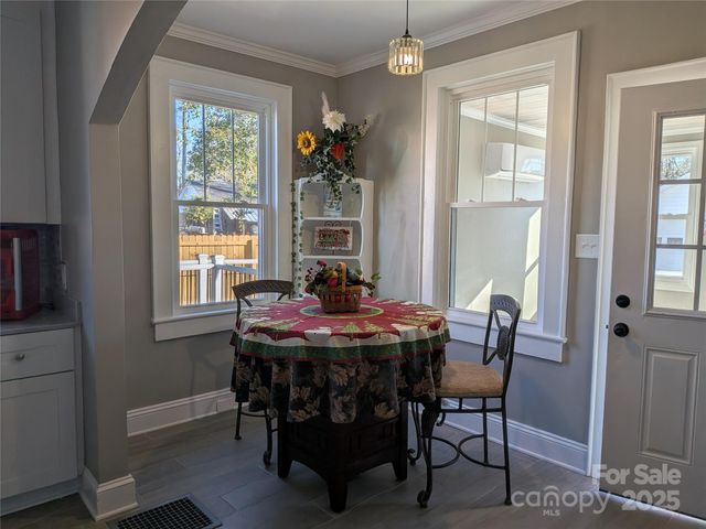 933 W Warren Street W W, Shelby, NC 28150