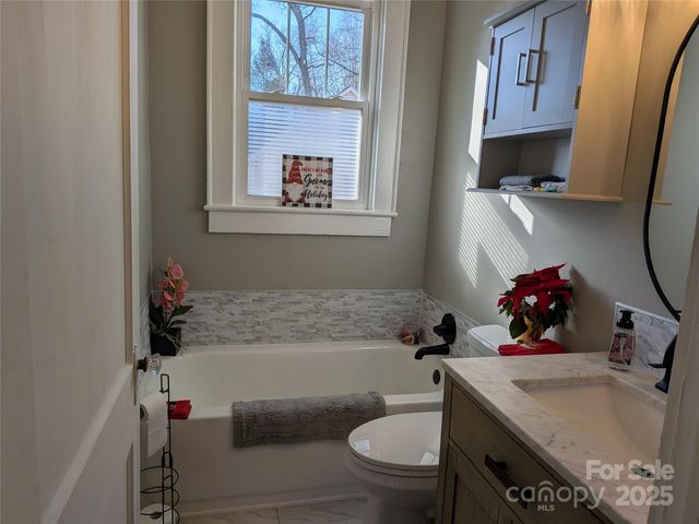 933 W Warren Street W W, Shelby, NC 28150