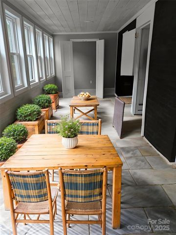 933 W Warren Street W W, Shelby, NC 28150