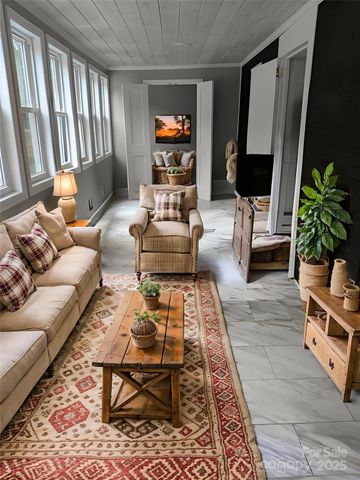 933 W Warren Street W W, Shelby, NC 28150