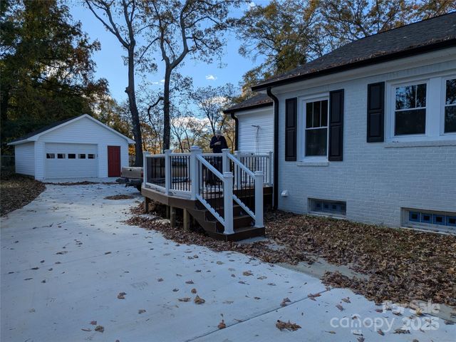 933 W Warren Street W W, Shelby, NC 28150