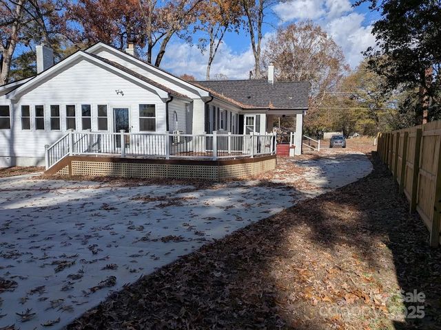 933 W Warren Street W W, Shelby, NC 28150