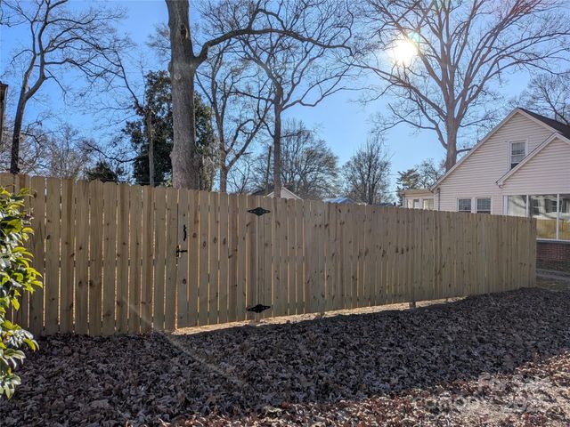 933 W Warren Street W W, Shelby, NC 28150