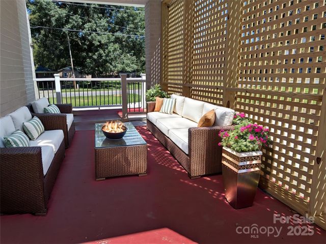 933 W Warren Street W W, Shelby, NC 28150