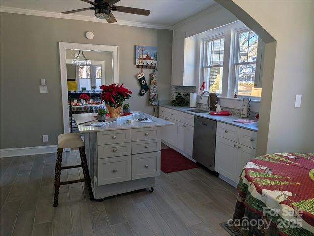 933 W Warren Street W W, Shelby, NC 28150