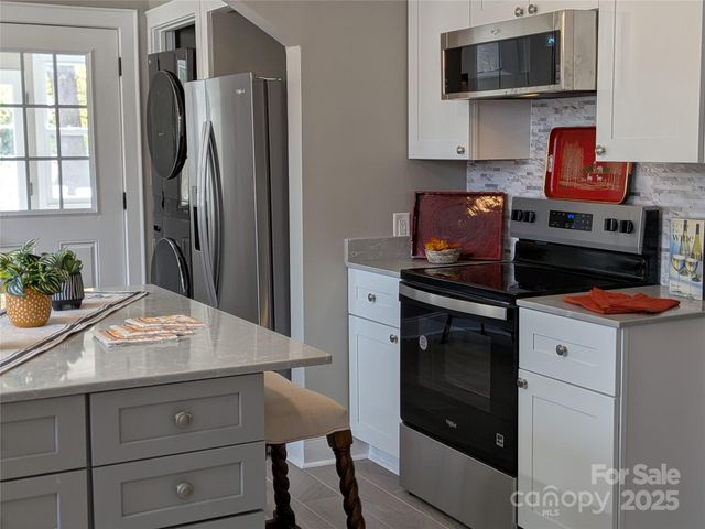 933 W Warren Street W W, Shelby, NC 28150