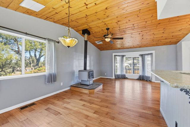 1946 Blue Bell Ct, Cool, CA 95614