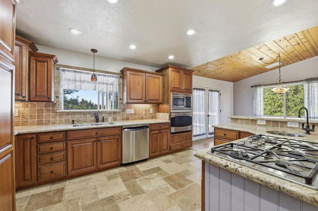 1946 Blue Bell Ct, Cool, CA 95614