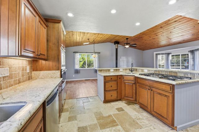 1946 Blue Bell Ct, Cool, CA 95614