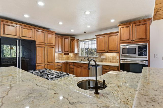 1946 Blue Bell Ct, Cool, CA 95614