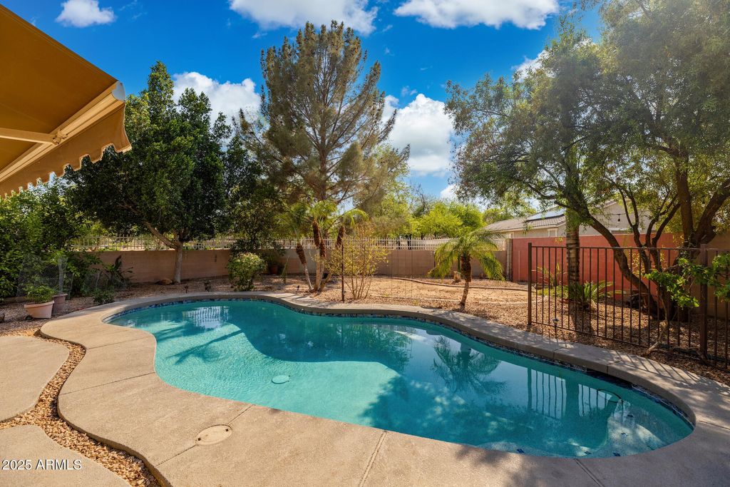 property-img