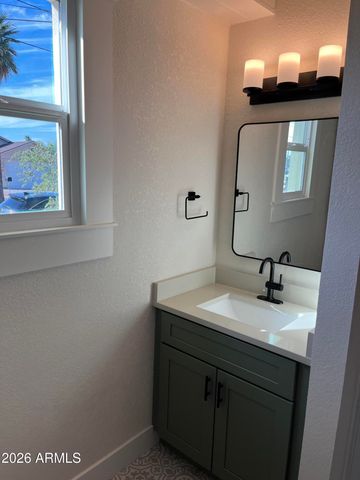 317 N 20TH Avenue, Phoenix, AZ 85009