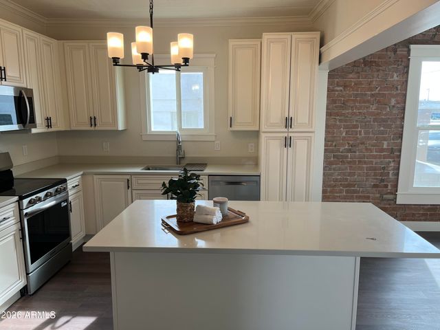 317 N 20TH Avenue, Phoenix, AZ 85009