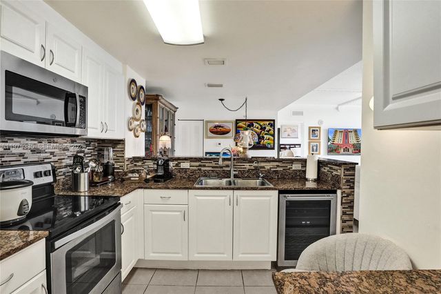 215 SW 42nd Ave 704, Miami, FL 33134