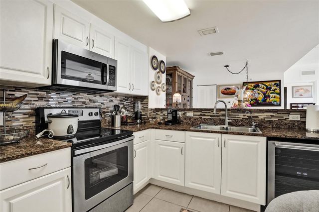 215 SW 42nd Ave 704, Miami, FL 33134