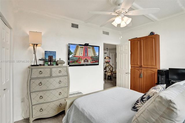 215 SW 42nd Ave 704, Miami, FL 33134