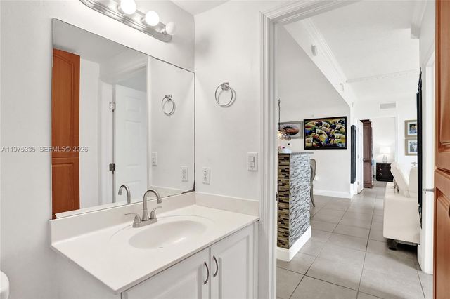 215 SW 42nd Ave 704, Miami, FL 33134