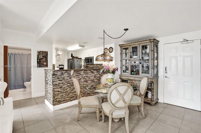 215 SW 42nd Ave 704, Miami, FL 33134