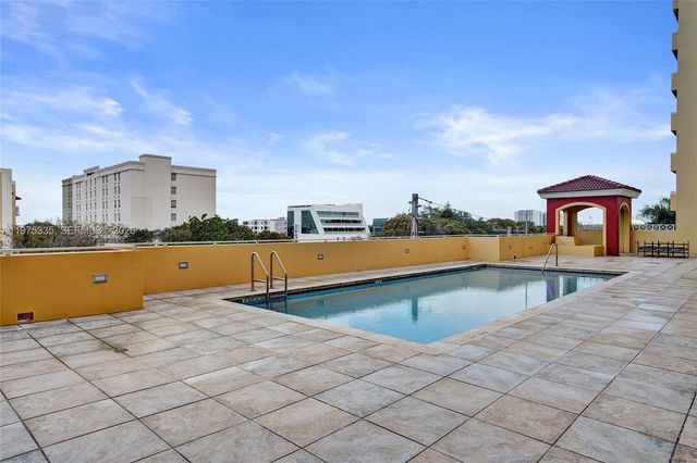 215 SW 42nd Ave 704, Miami, FL 33134