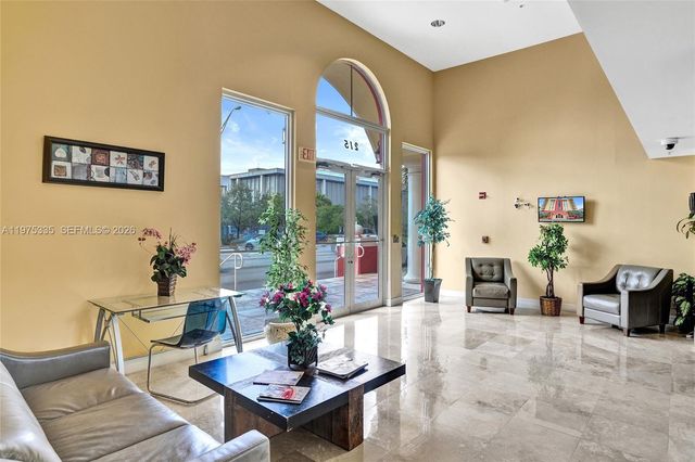 215 SW 42nd Ave 704, Miami, FL 33134