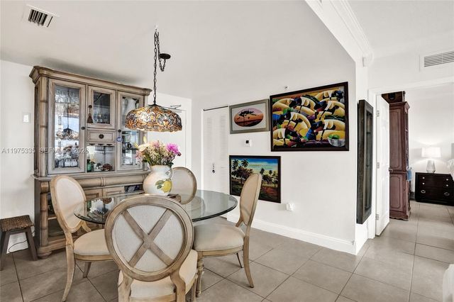 215 SW 42nd Ave 704, Miami, FL 33134