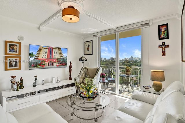 215 SW 42nd Ave 704, Miami, FL 33134