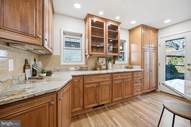 833 FONTAINE ST, Alexandria, VA 22302