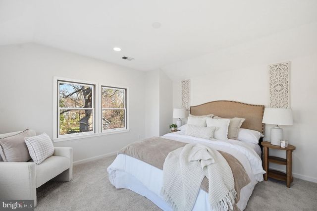 833 FONTAINE ST, Alexandria, VA 22302