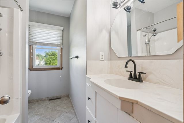 705 Grantwood Drive SE, Cedar Rapids, IA 52403