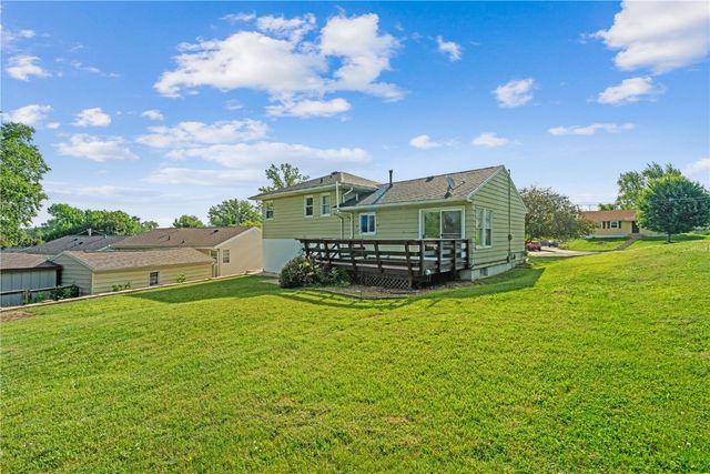 705 Grantwood Drive SE, Cedar Rapids, IA 52403