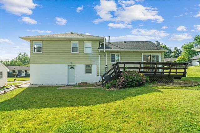 705 Grantwood Drive SE, Cedar Rapids, IA 52403