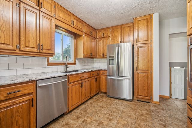 705 Grantwood Drive SE, Cedar Rapids, IA 52403