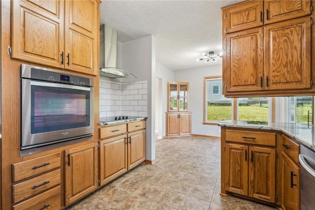 705 Grantwood Drive SE, Cedar Rapids, IA 52403