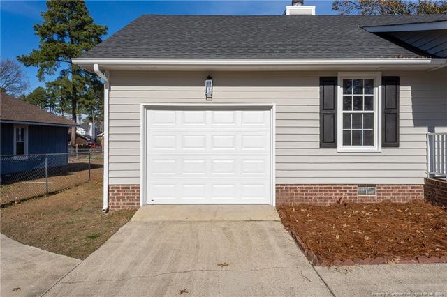 6955 Calamar Drive, Fayetteville, NC 28314